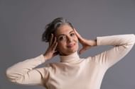 Baking soda for gray hair can be a very good addition to one's hair-care routine (Image by Freepik)